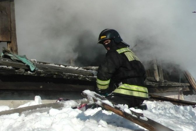 Спасатели МЧС России ликвидировали пожар в частном жилом доме в Гурьевском МО