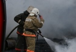Спасатели МЧС России ликвидировали пожар в частной хозяйственной постройке в Гурьевском МО