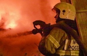 Спасатели МЧС России ликвидировали пожар в частном двухквартирном жилом доме в Гурьевском МО