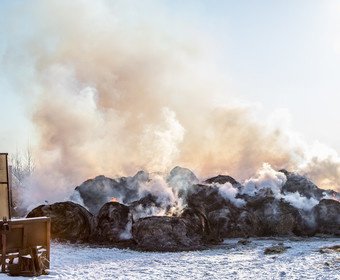 Спасатели МЧС России ликвидировали пожар частного сена в Гурьевском МО