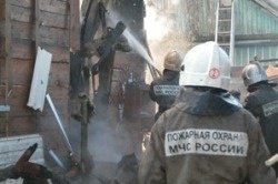 Спасатели МЧС России ликвидировали пожар в частной хозяйственной постройке в Гурьевском МО