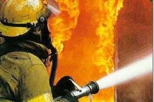 Спасатели МЧС России ликвидировали пожар в частном жилом доме, хозяйственной постройке в Гурьевском МО